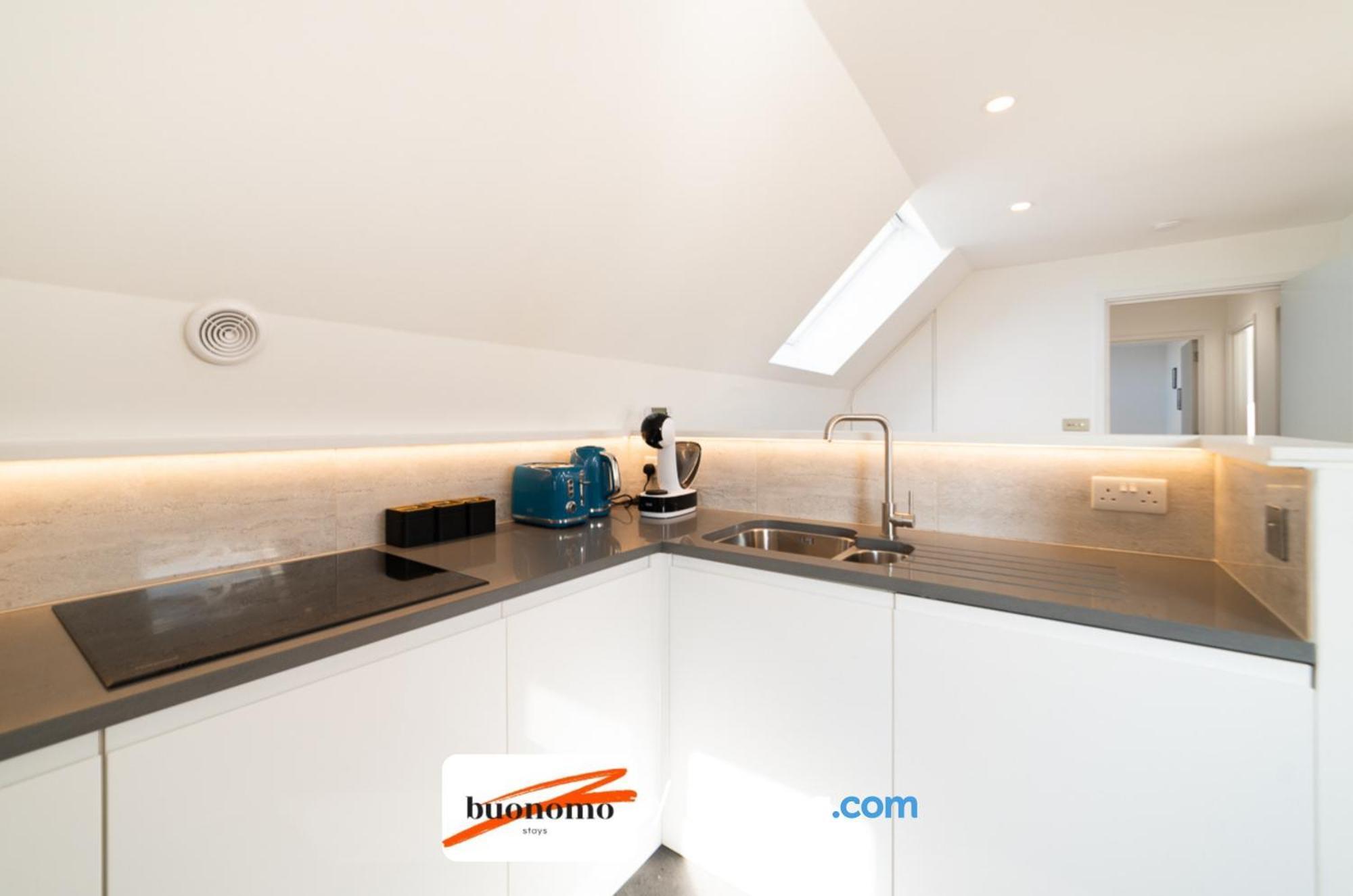 Two Bedroom Apartment At Buonomo Stays Short Lets & Serviced Accommodation Londres Exterior foto