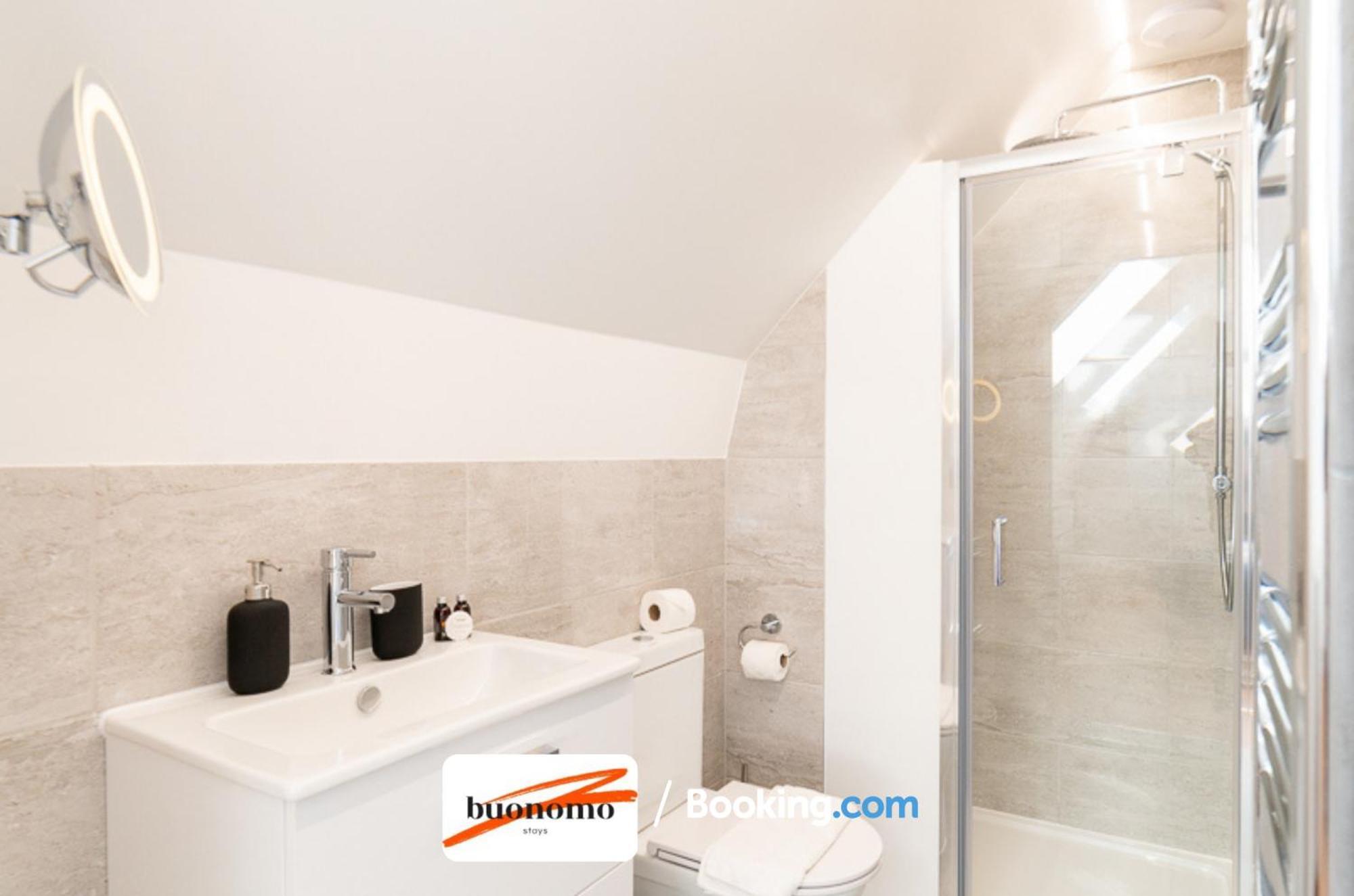 Two Bedroom Apartment At Buonomo Stays Short Lets & Serviced Accommodation Londres Exterior foto
