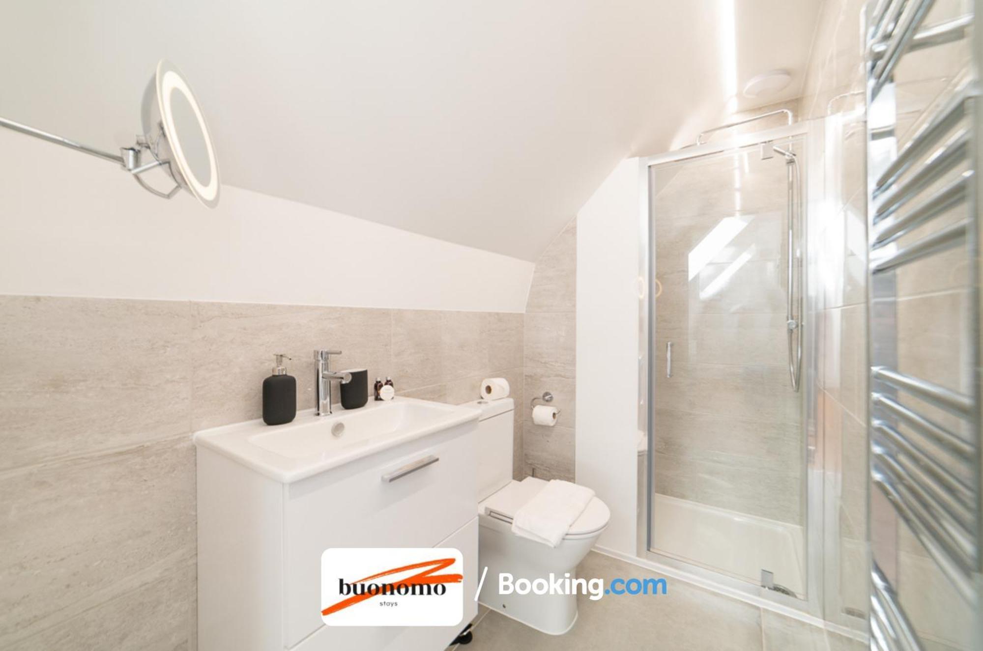 Two Bedroom Apartment At Buonomo Stays Short Lets & Serviced Accommodation Londres Exterior foto
